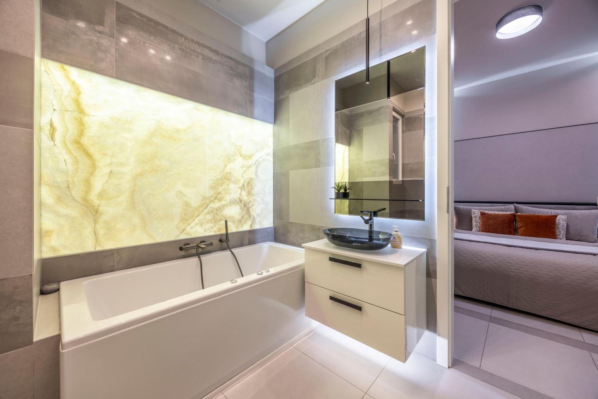 Luxurious High-end Grand On The St Stephen Road *