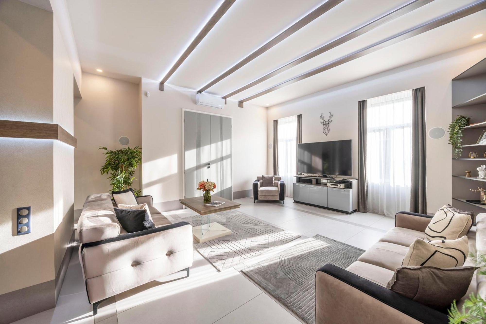 Апартаменты Luxurious High-end Grand On The St Stephen Road *